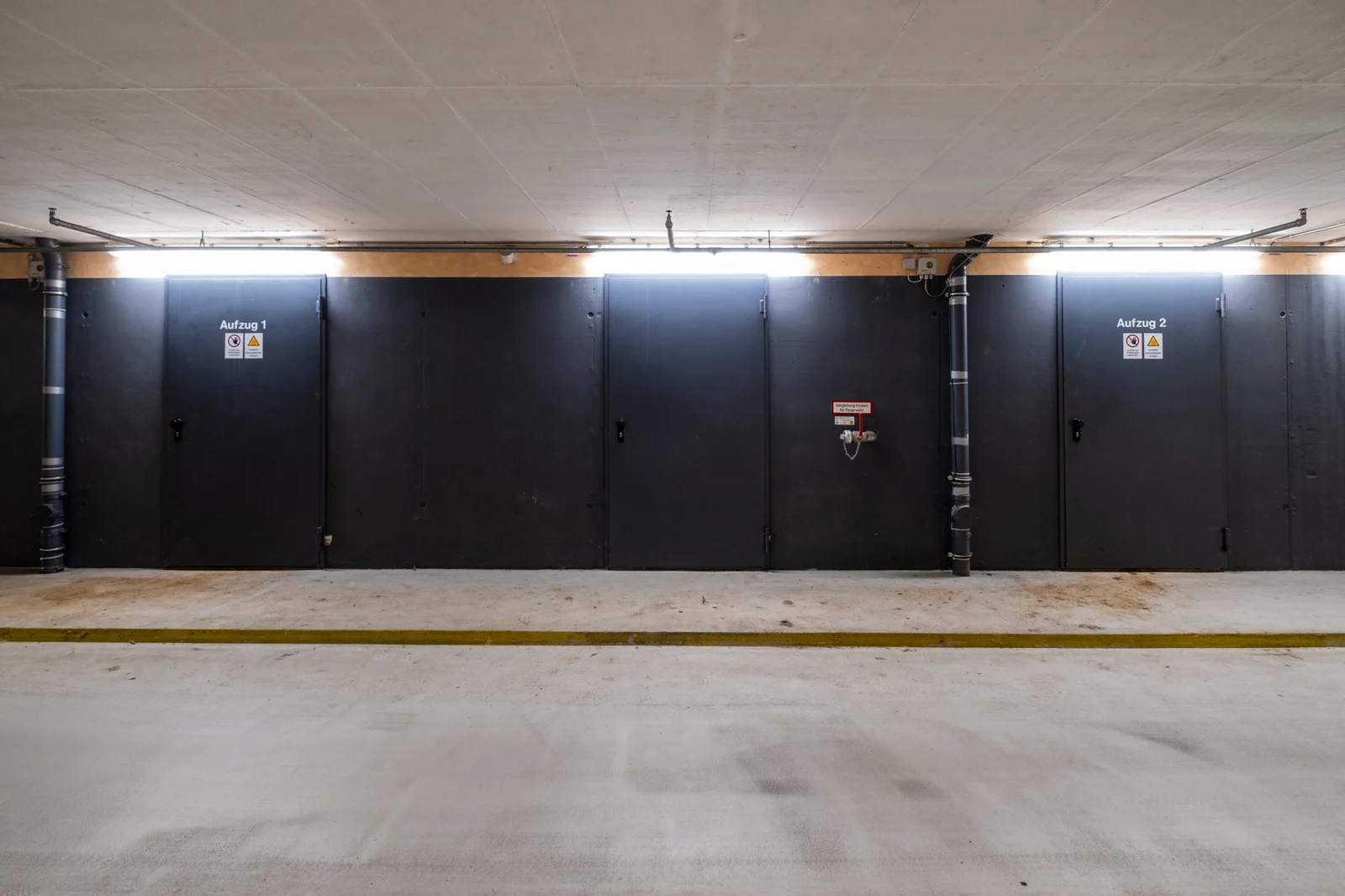 Seamless epoxy floor installed by Brightfloor Concrete Coatings